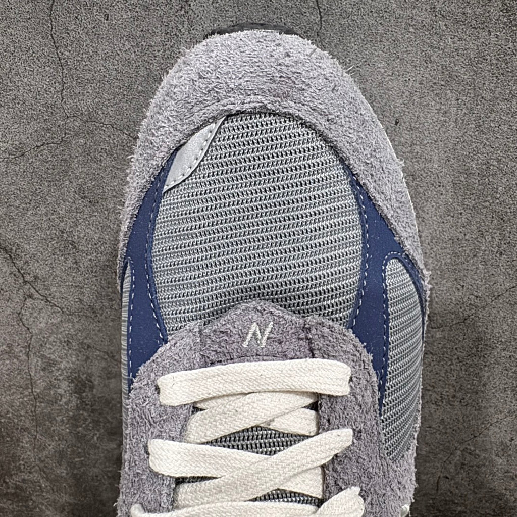 NEW BALANCE 2002R "Navy Castlerock"