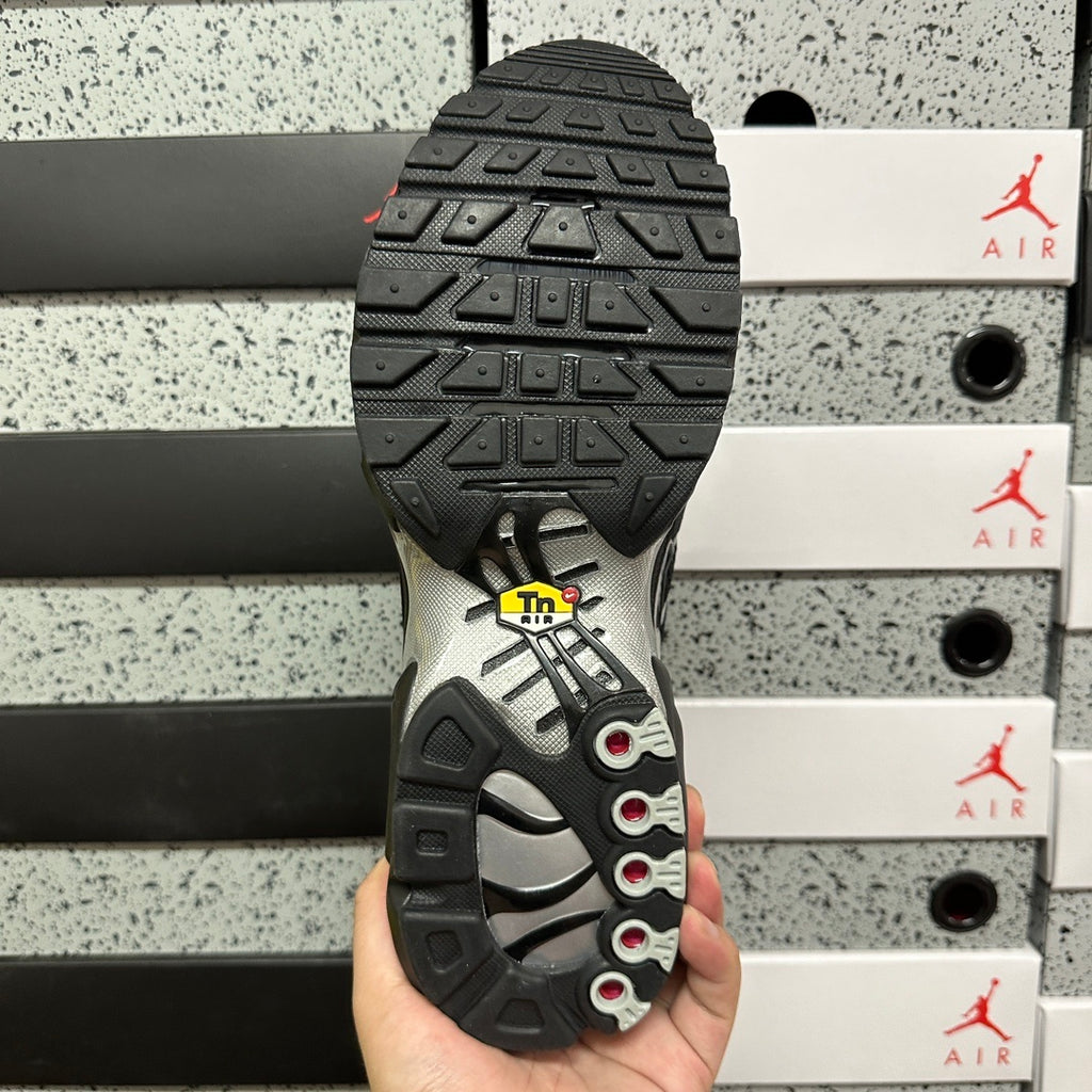 NIKE AIR MAX PLUS Black Reflective Silver