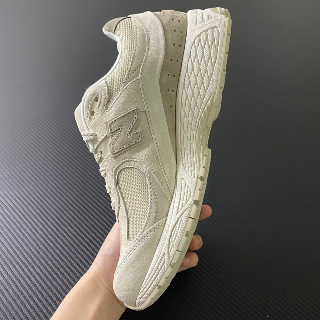 NEW BALANCE 2002R "Calm Taupe" / "Sea Salt"