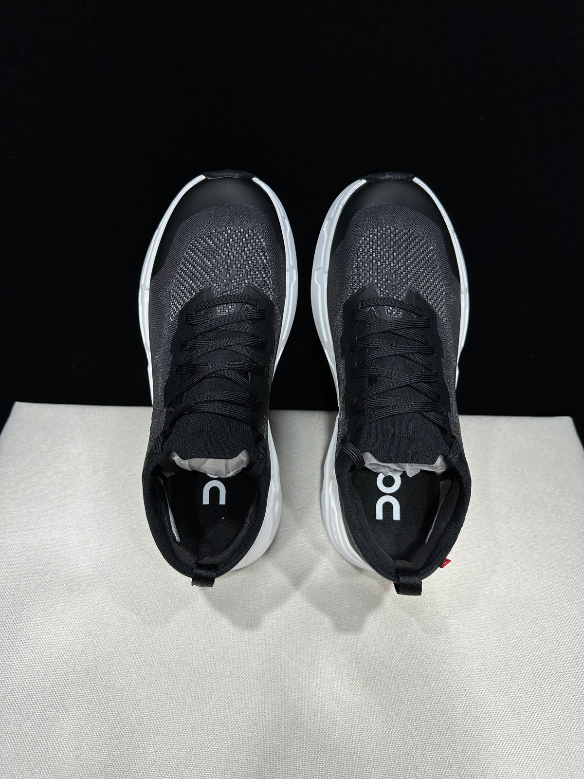 ON - CLOUDSOMA BLACK WHITE