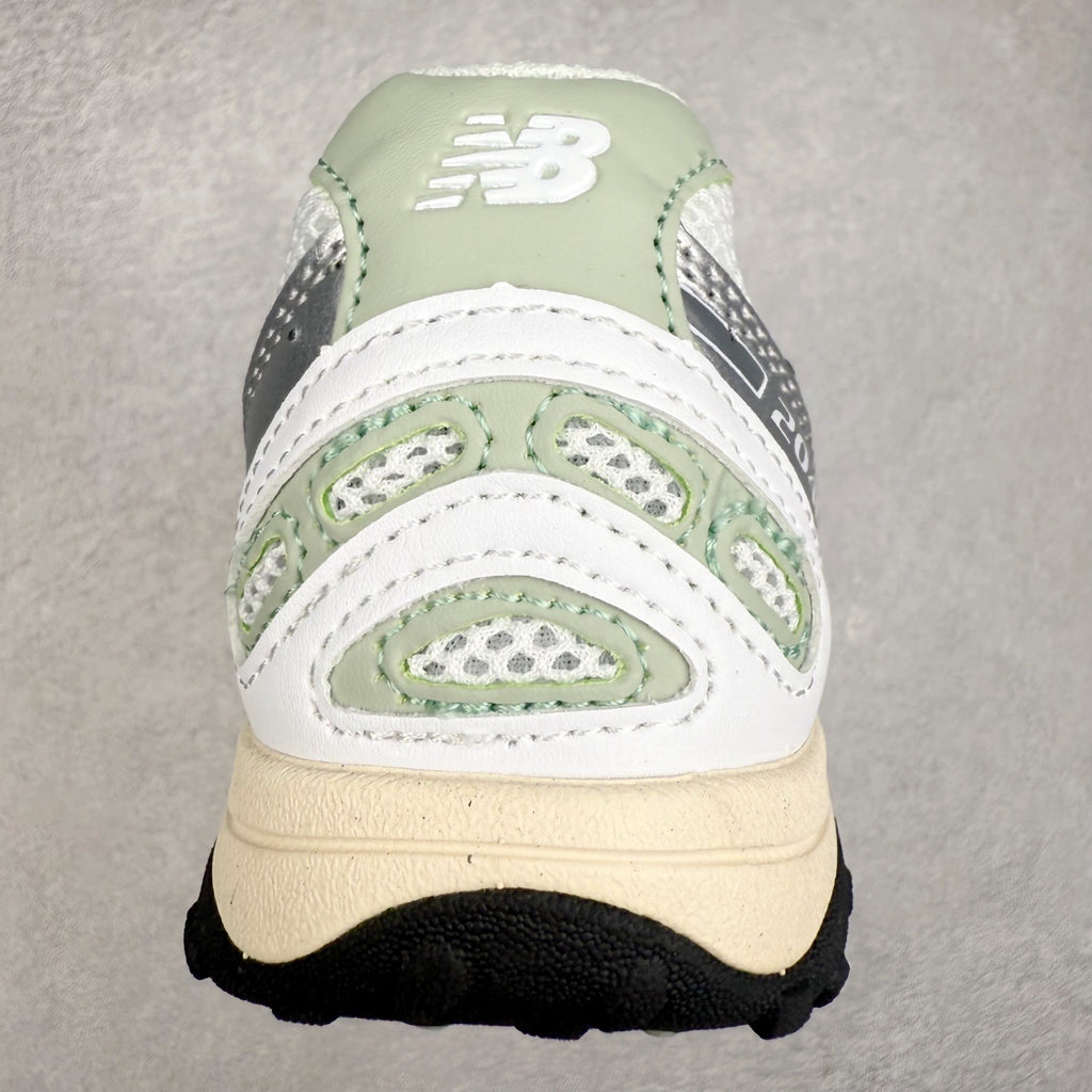 New Balance 204L "Silver Metallic / Sage Green"