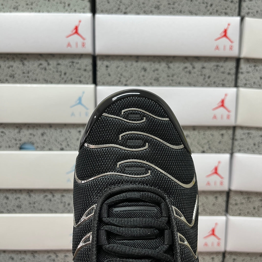 NIKE AIR MAX PLUS Black Chrome