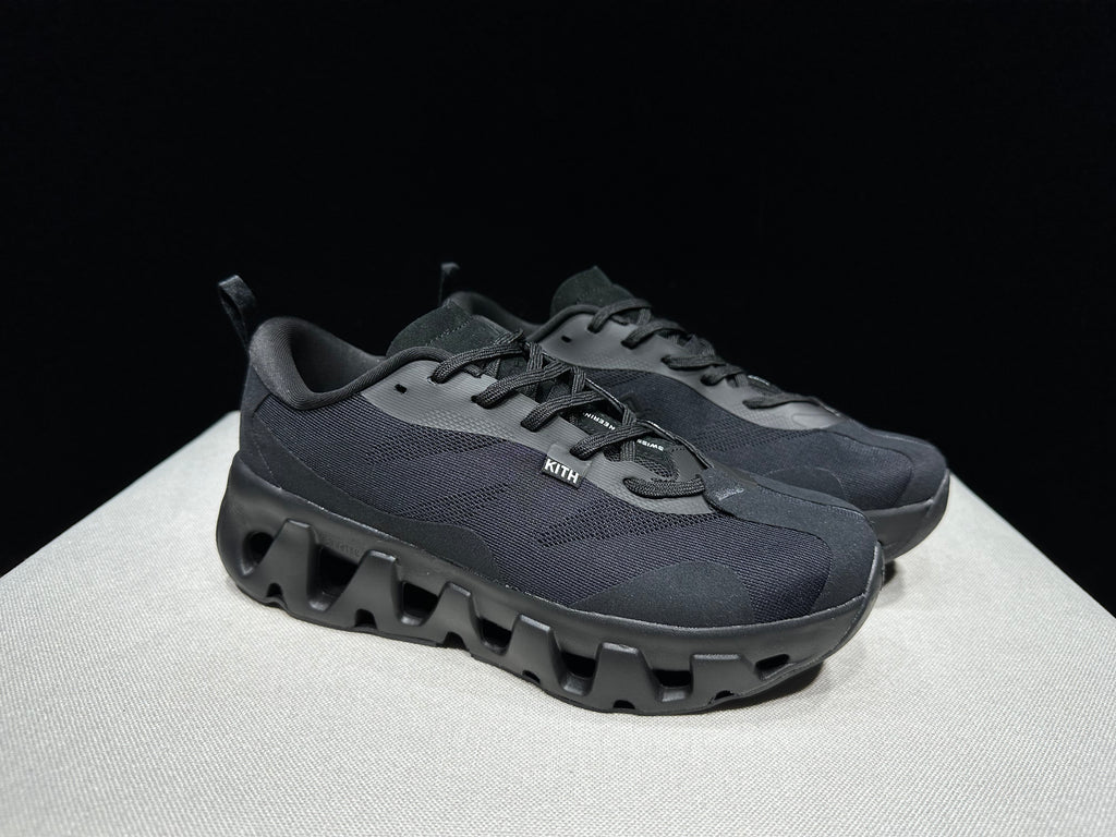 ON - KITH K TECH 1 TRIPLE BLACK