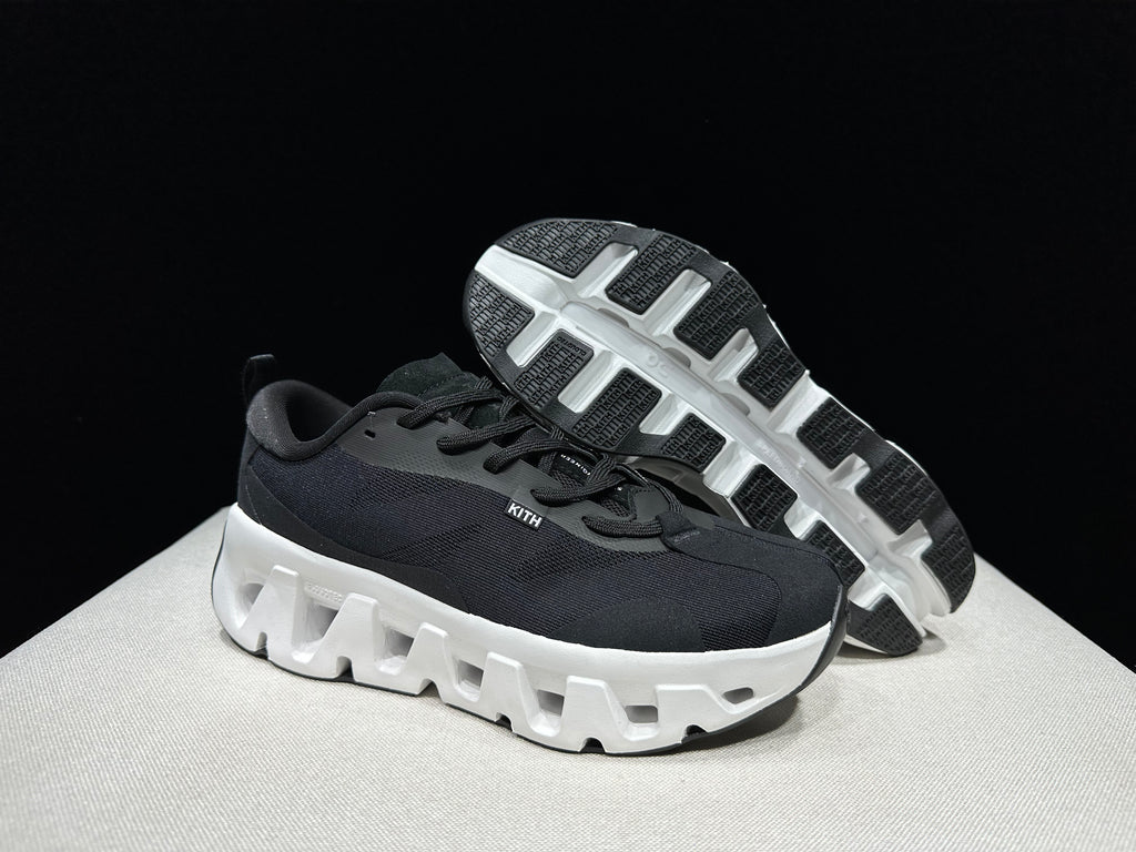 ON - KITH K TECH 1 BLACK WHITE
