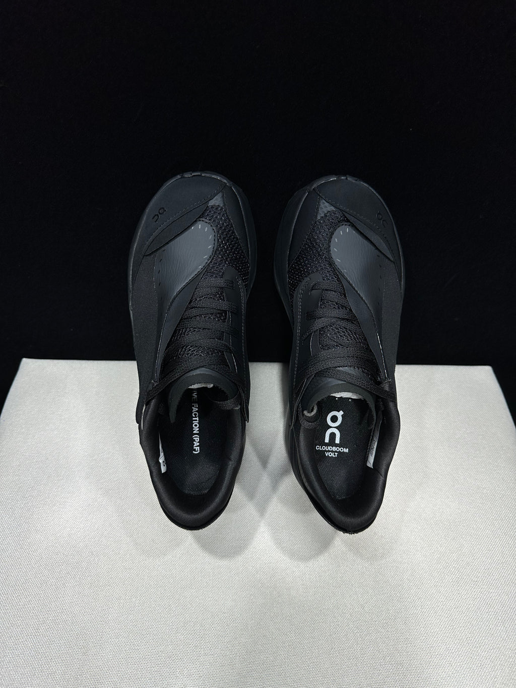 ON - CLOUDBOOM VOLT ALL BLACK