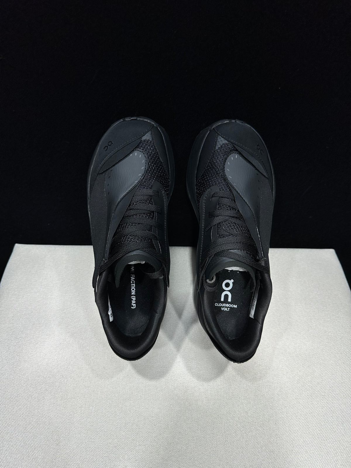 ON - CLOUDBOOM VOLT ALL BLACK