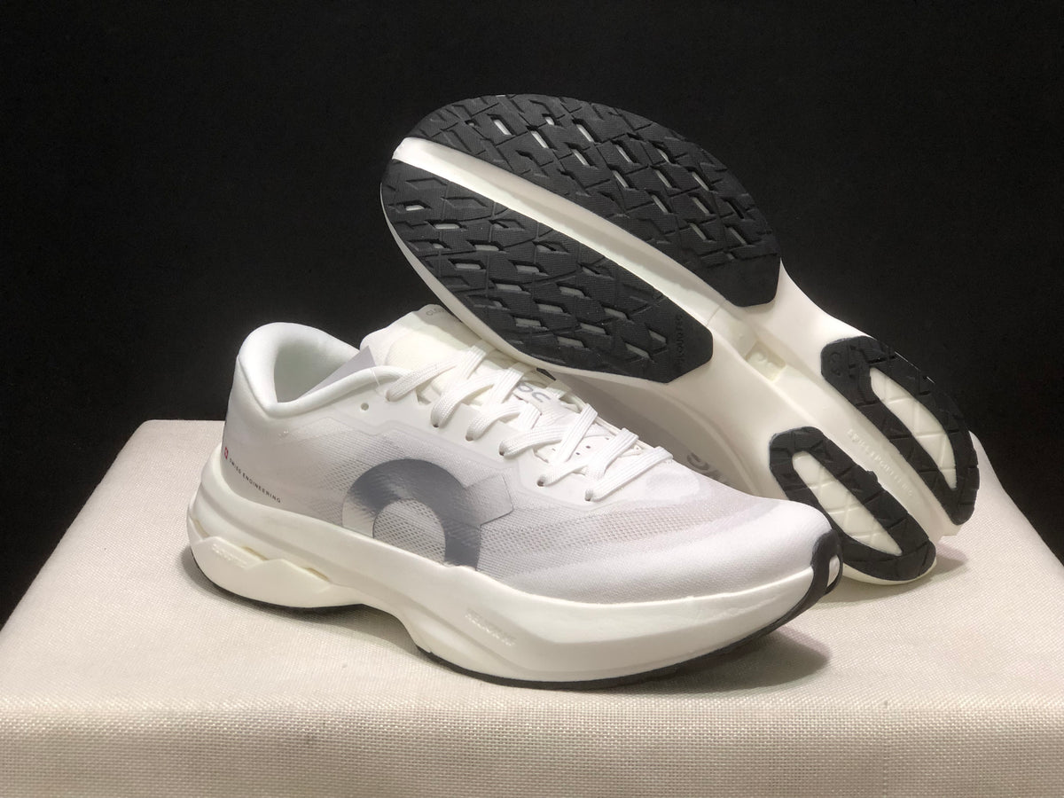 ON - CLOUD BOOM RUNNING WHITE