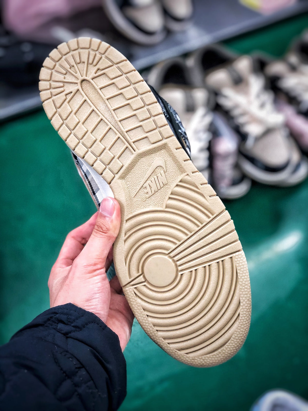 Nike SB Dunk  Low Travis Scott ("Cactus Jack")