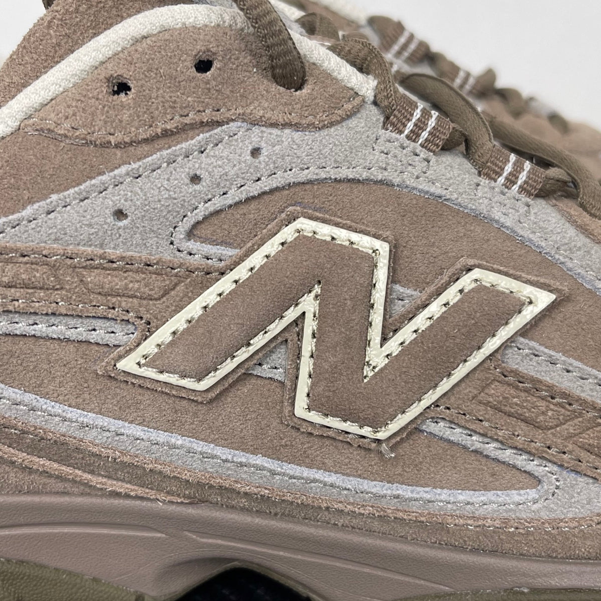 New Balance 204L Mushroom / Arid Stone