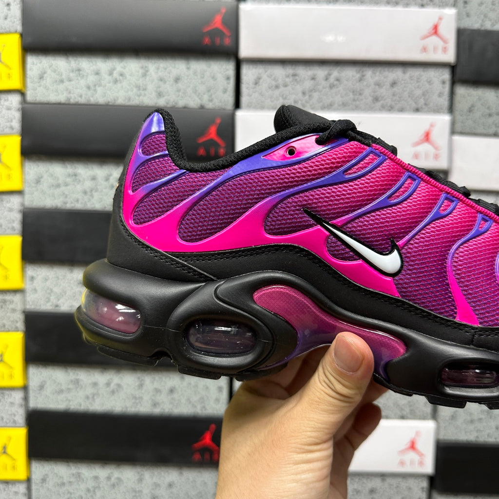 NIKE AIR MAX PLUS Rebellious Air Fireberry