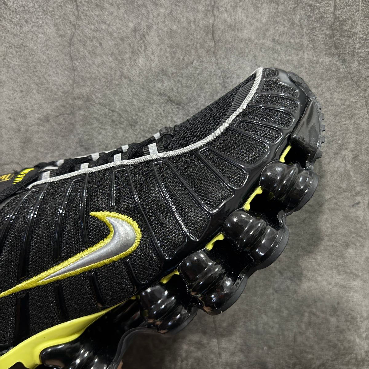 NIKE SHOX TLX Black/Dynamic Yellow/Metallic Silver