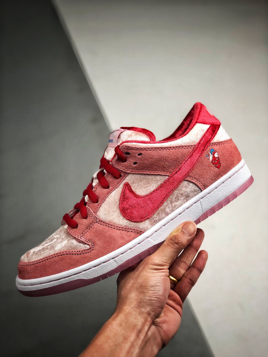 Nike SB Dunk  Low StrangeLove Skateboards