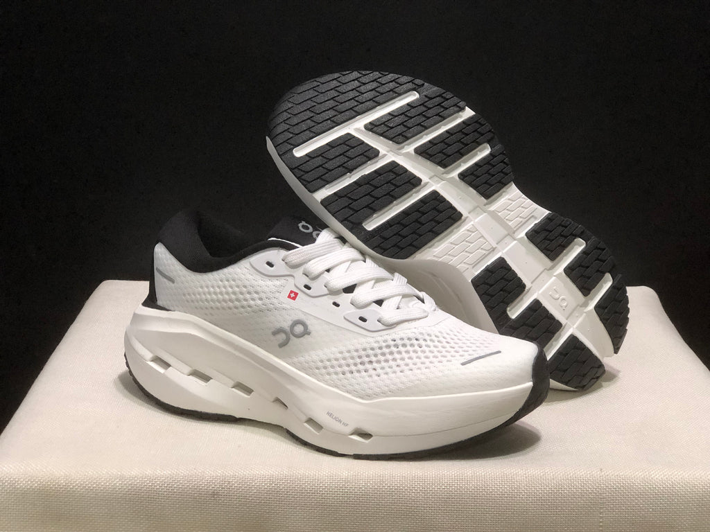 ON- Cloudrunner 3 Max White Black