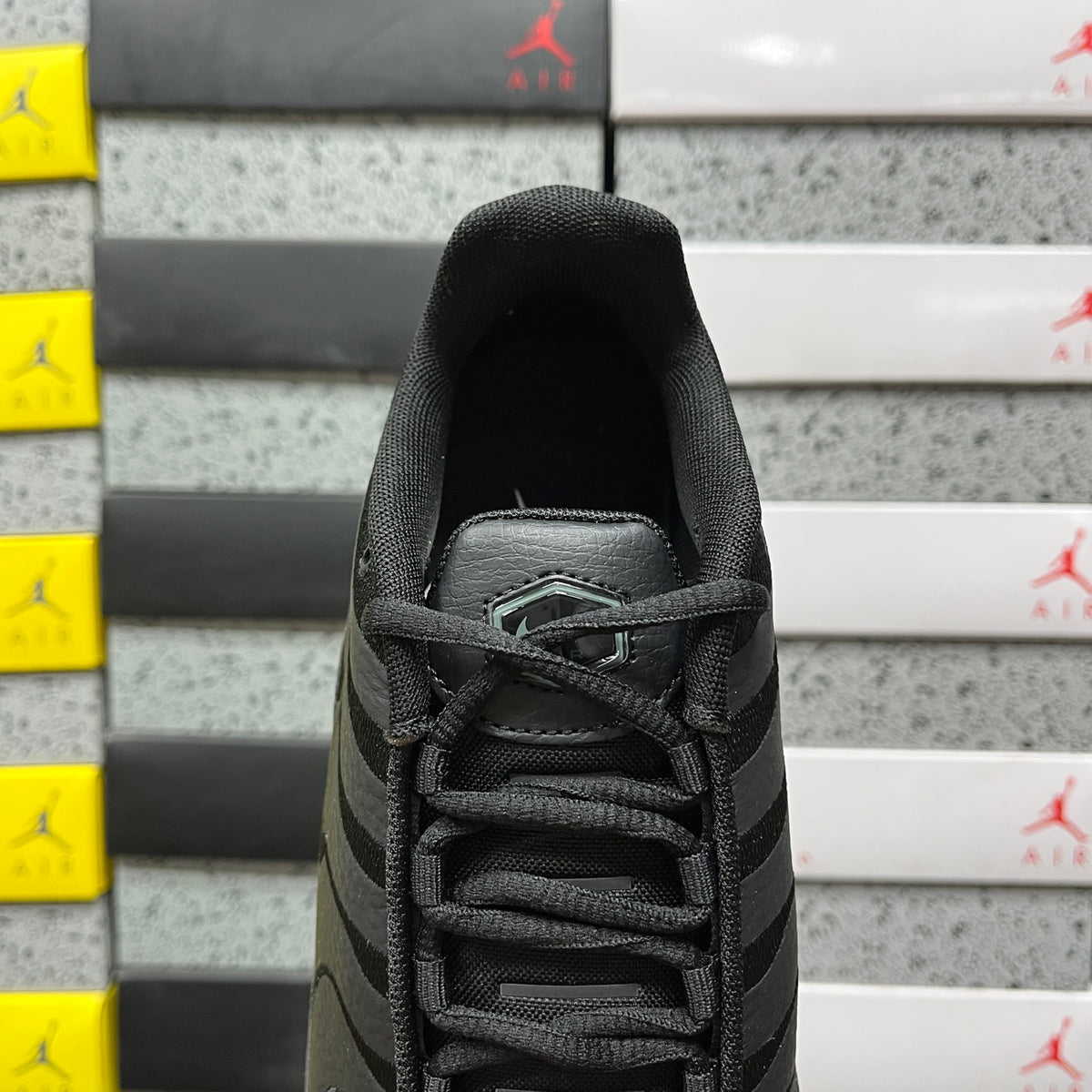 NIKE AIR MAX PLUS Triple BLACK