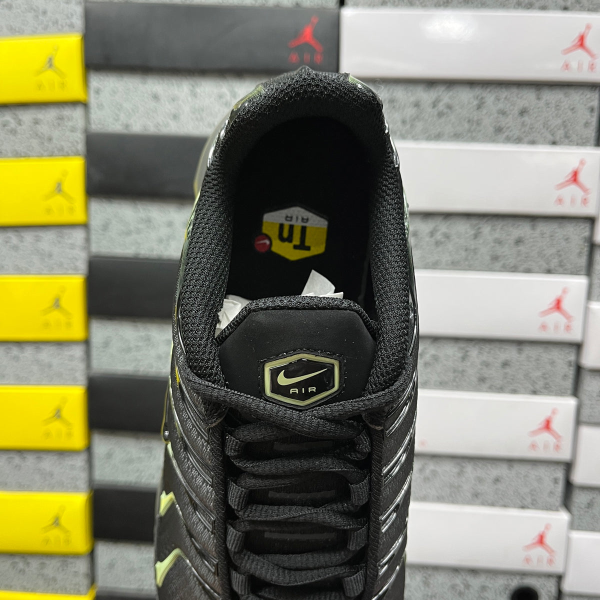 NIKE AIR MAX PLUS Iron Grey Light Liquid Lime Black