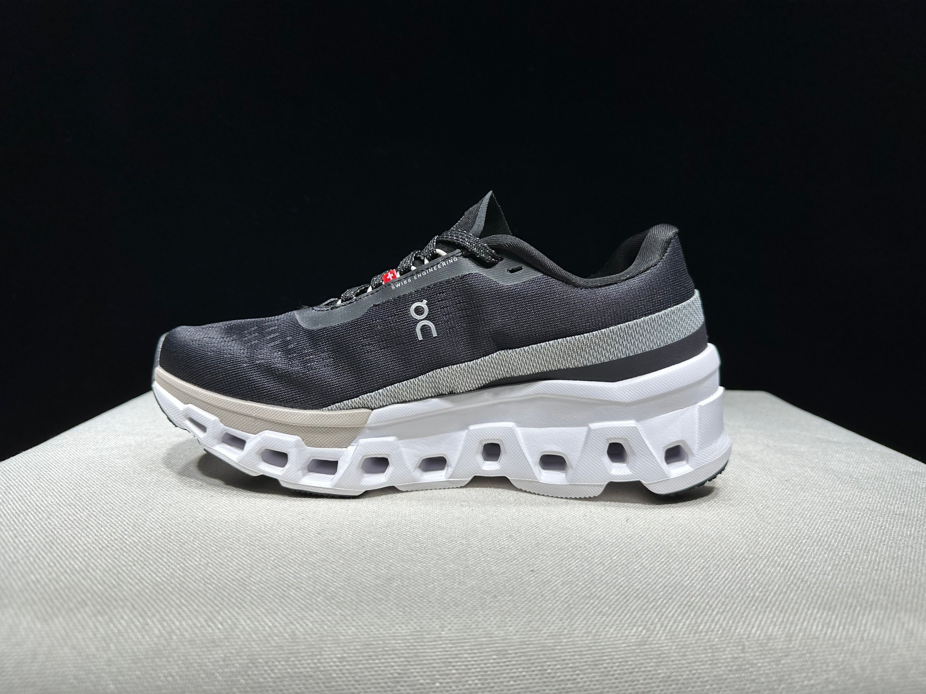 ON - Cloudmonster 2 'Black Frost'