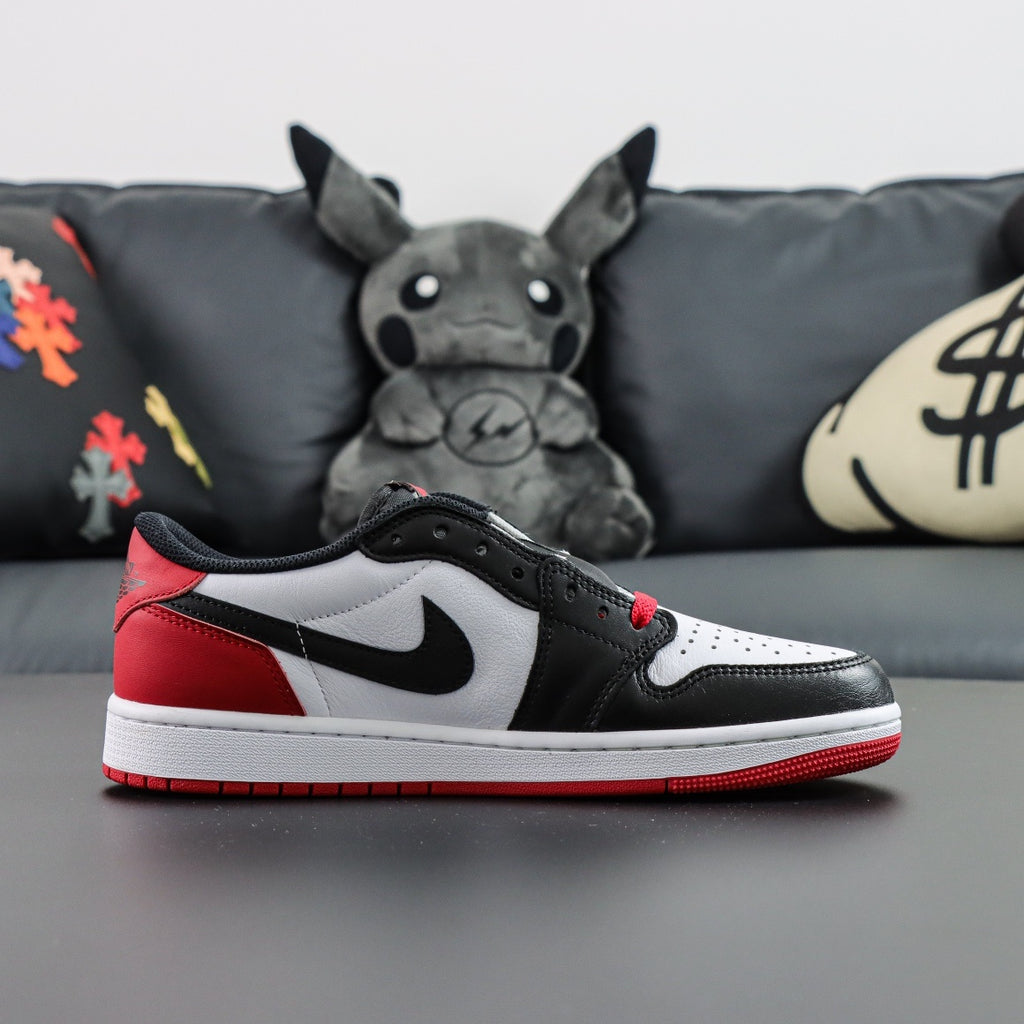 Jordan 1 Low OG 'Black Toe' 2023