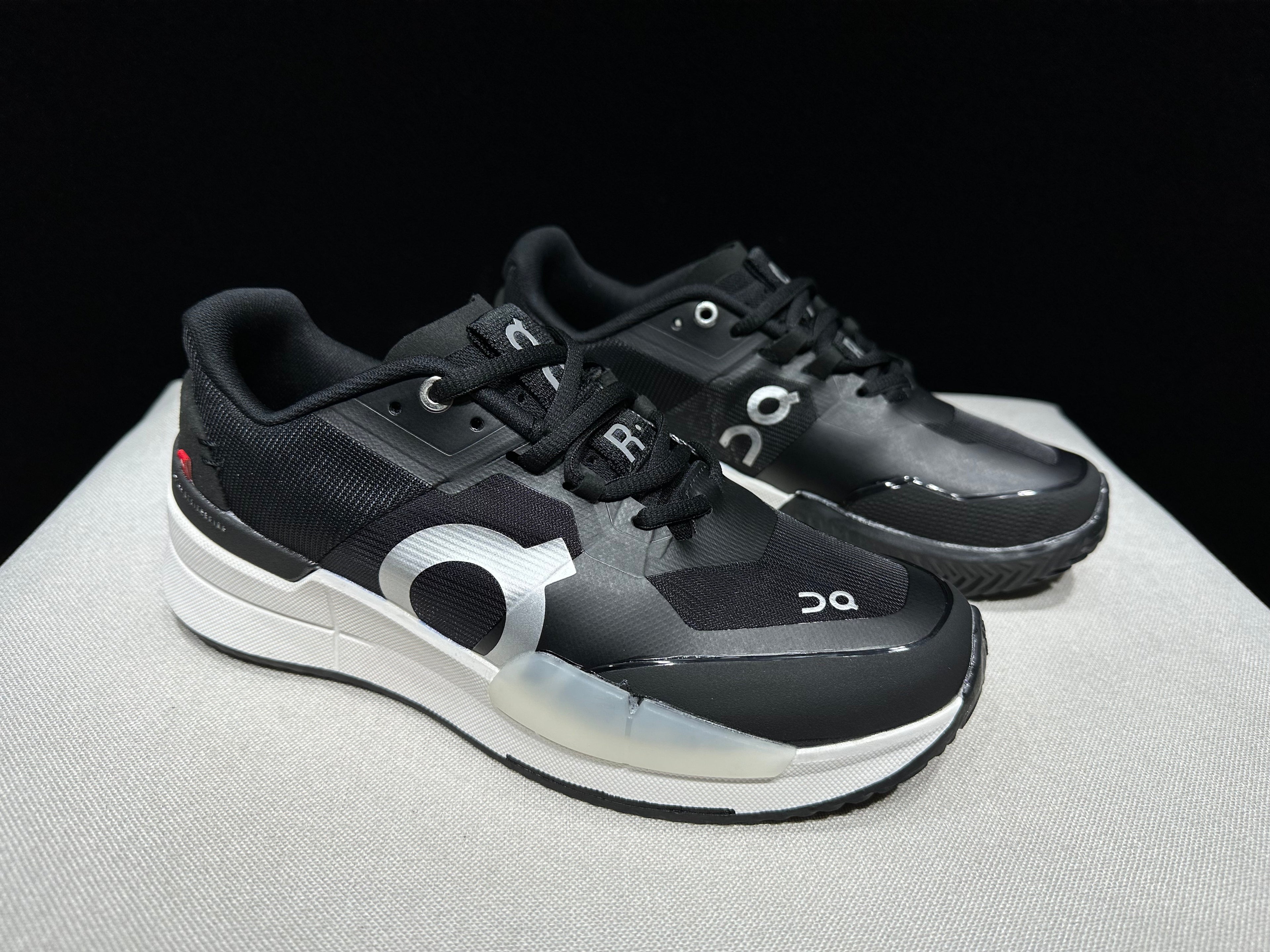 THE ROGER Pro 2 'Black | White'