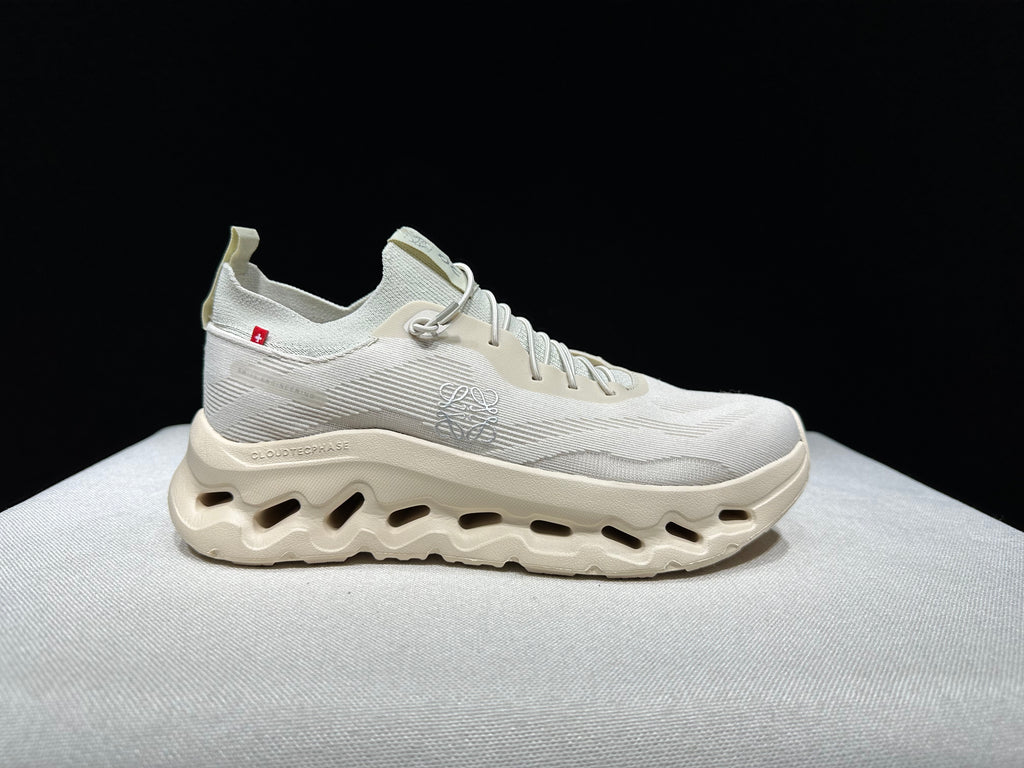 ON - Cloudtilt x Loewe 'Sand'