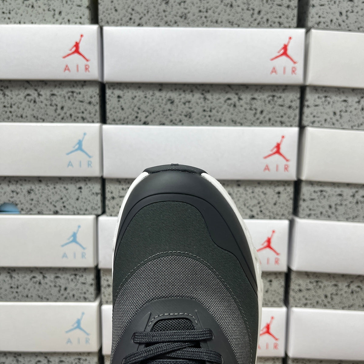 ON - Cloudtilt 2.0 x LOEWE 'Black'
