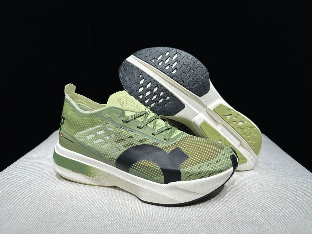ON - Cloudboom Strike 'White | Green'