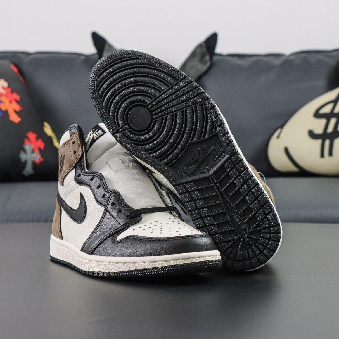 Jordan 1 Retro High OG 'Dark Mocha'