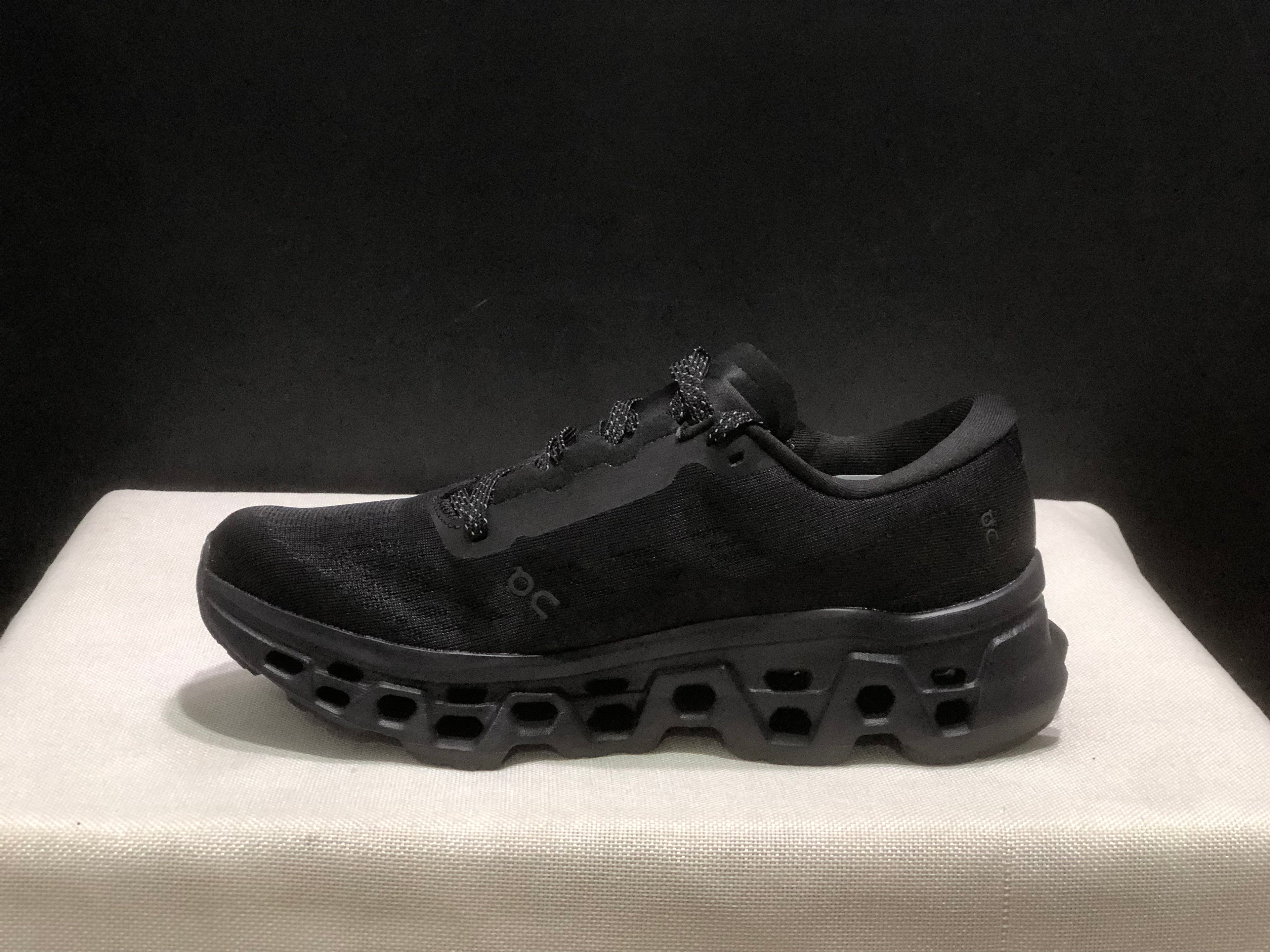 ON - Cloundmonster 3 'Black | Black'
