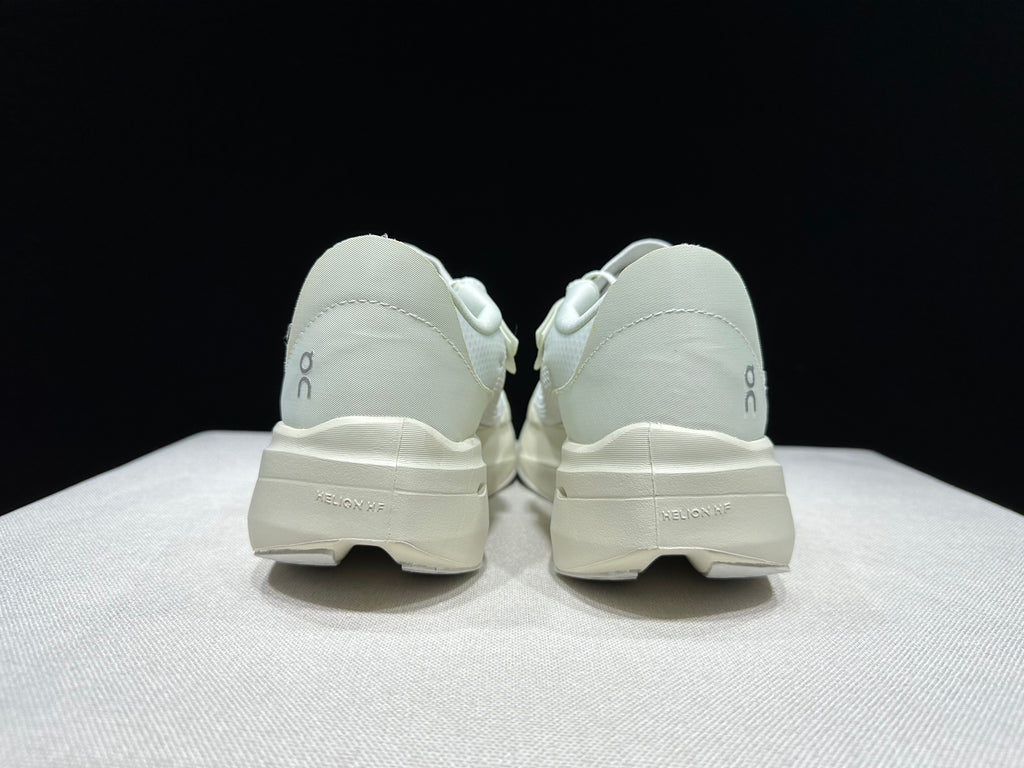 ON - CLOUDBOOM VOLT WHITE GALE