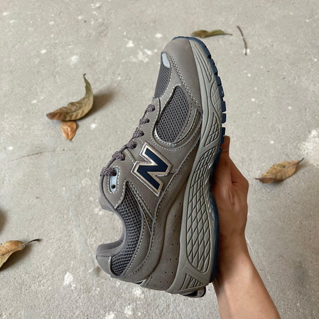 NEW BALANCE 2002R Light Grey