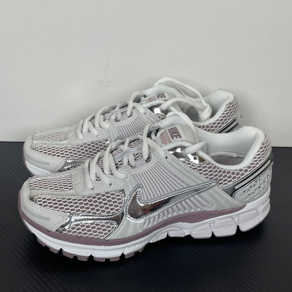 NIKE AIR ZOOM VOMERO 5 Metallic Silver / Platinum Violet