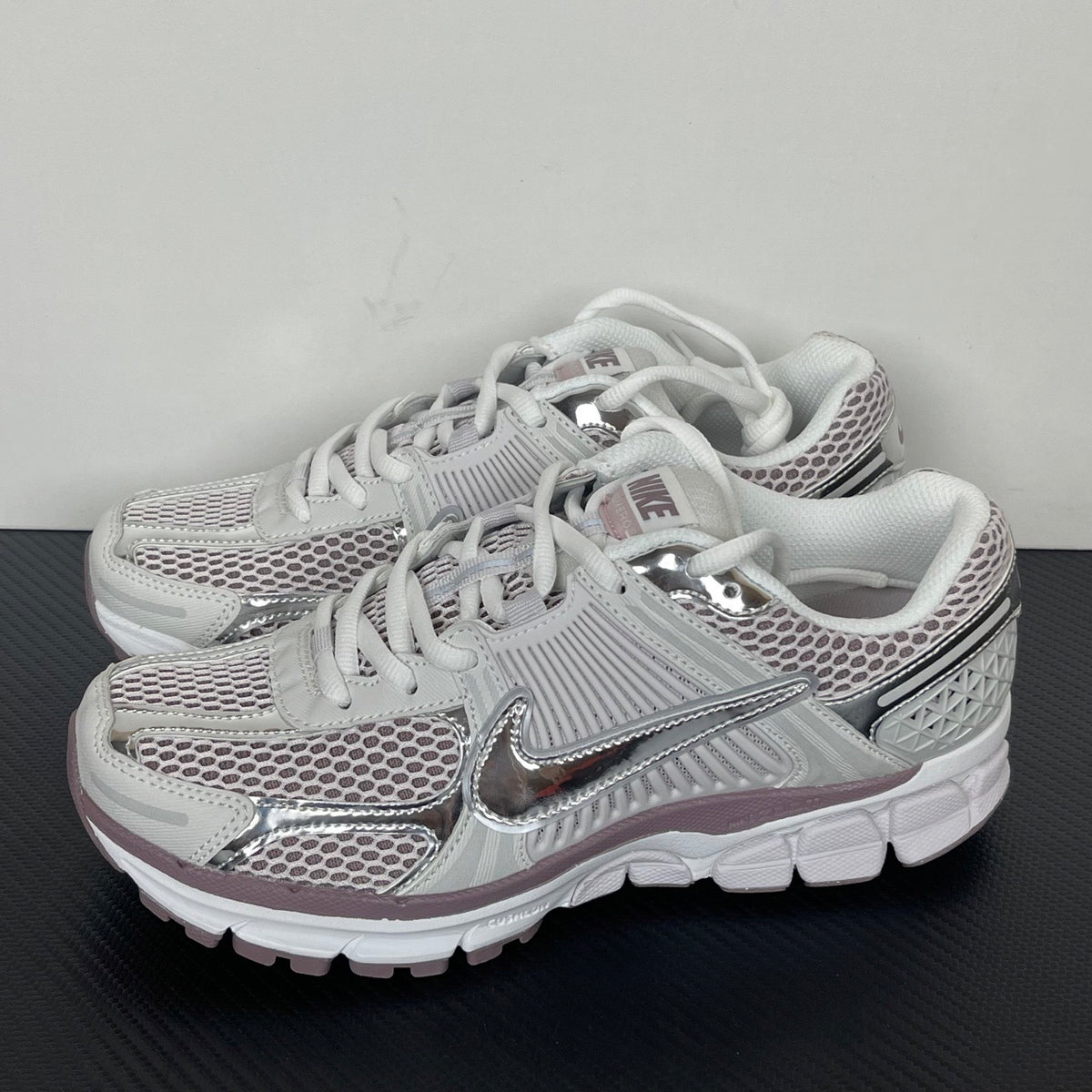 NIKE AIR ZOOM VOMERO 5 Metallic Silver / Platinum Violet