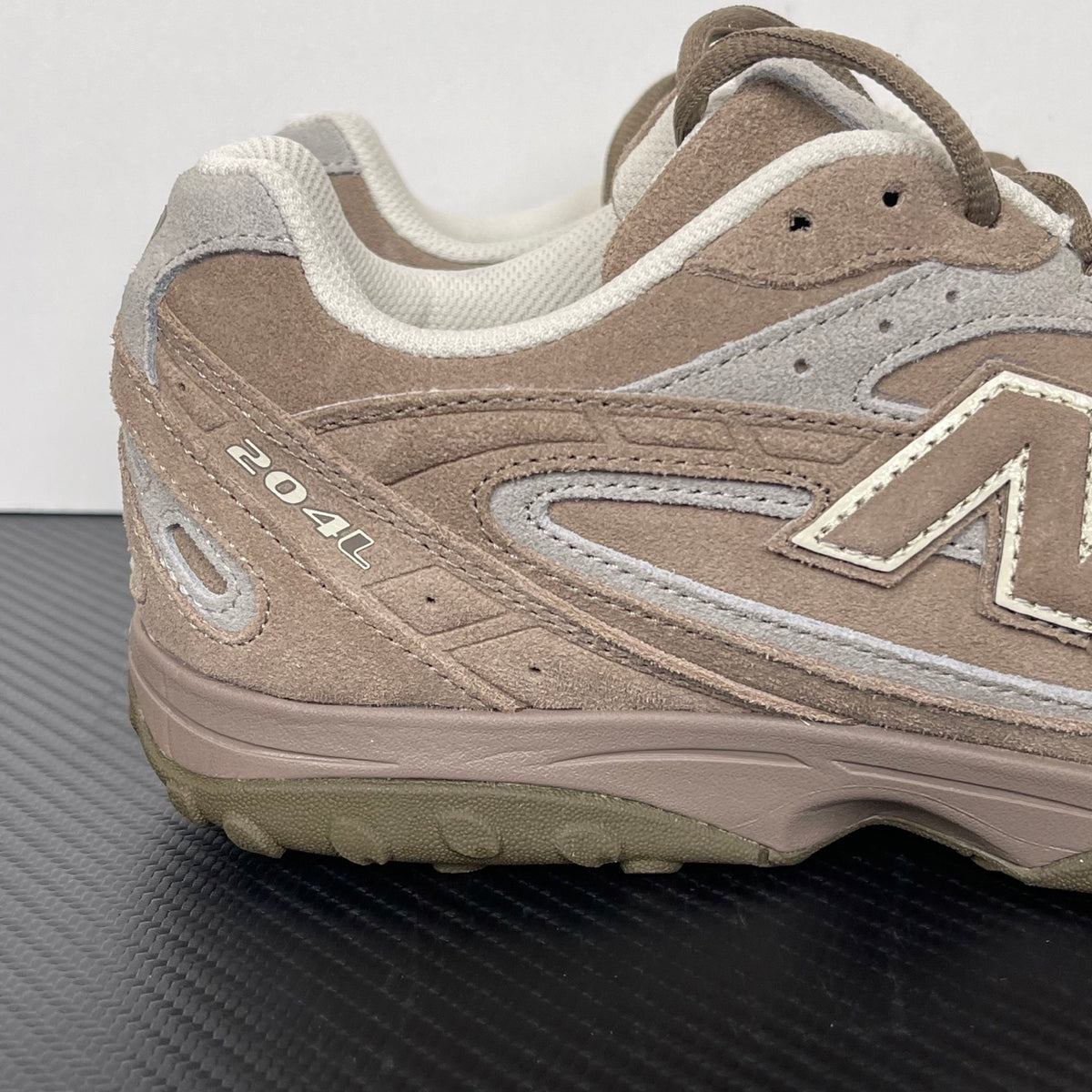 New Balance 204L Mushroom / Arid Stone
