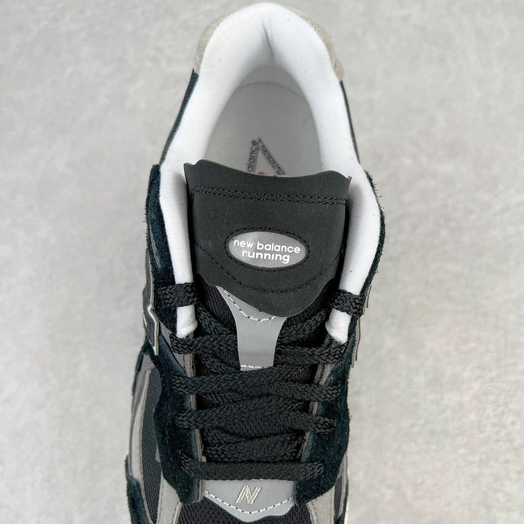NEW BALANCE 2002R "Protection Pack" in Black/Grey