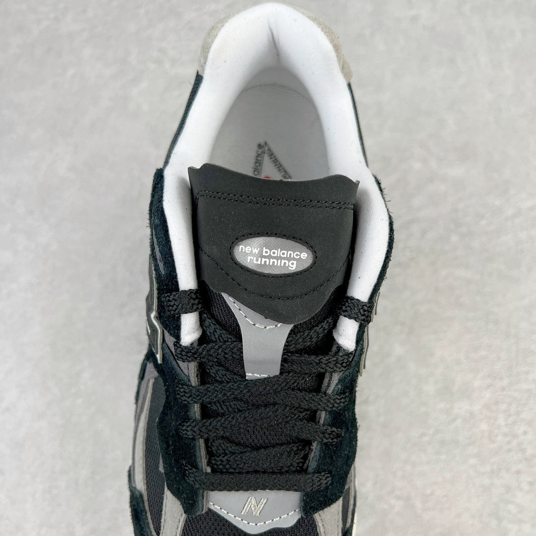 NEW BALANCE 2002R "Protection Pack" in Black/Grey