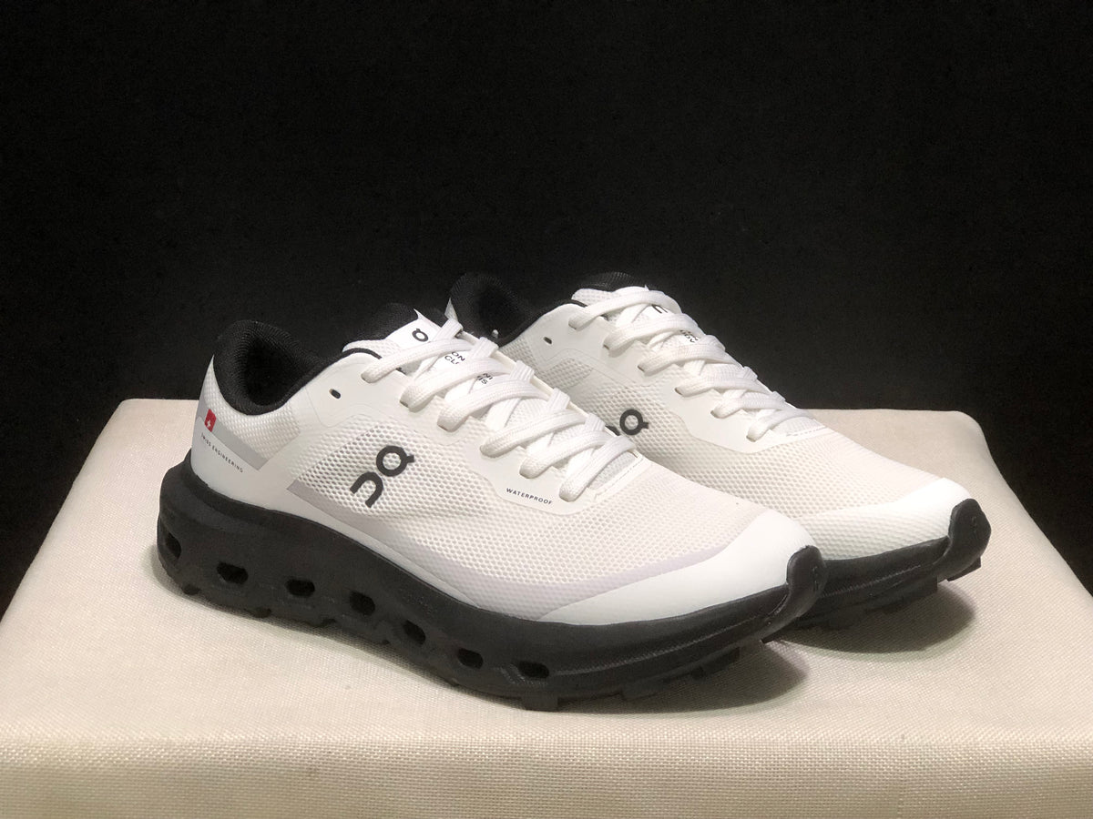 ON - Cloudvista 3  white black