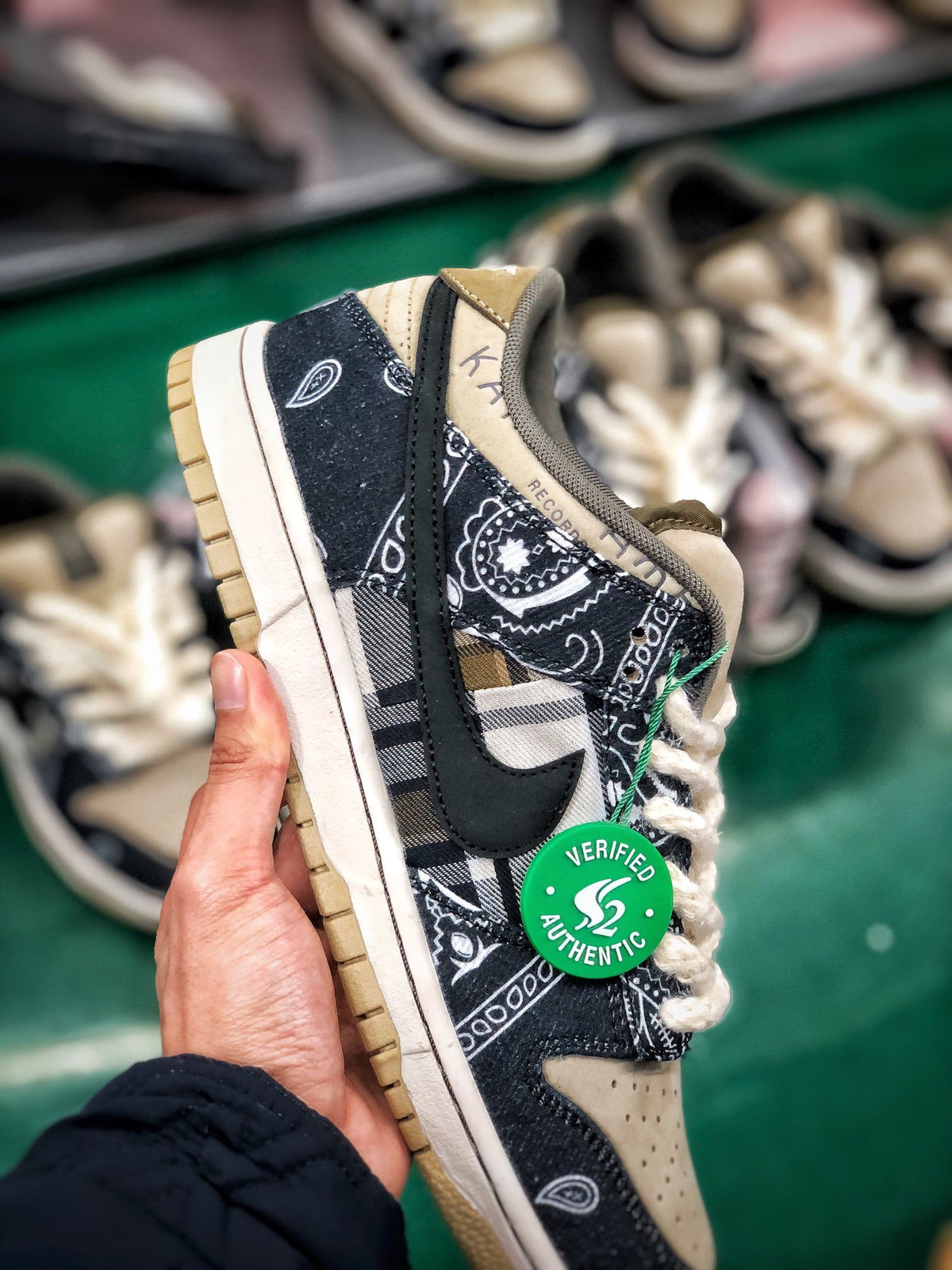 Nike SB Dunk  Low Travis Scott ("Cactus Jack")