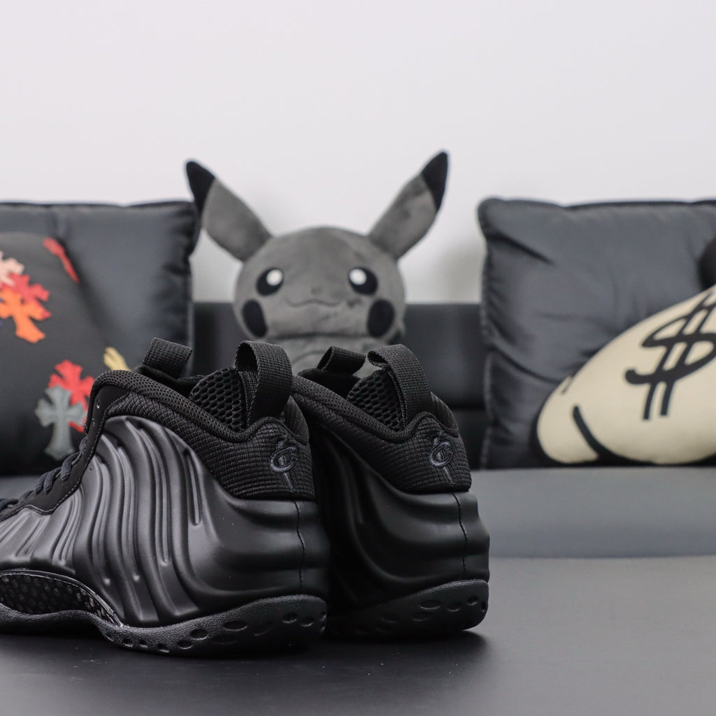 NIKE AIR  Foamposite  Black / Anthracite / Black