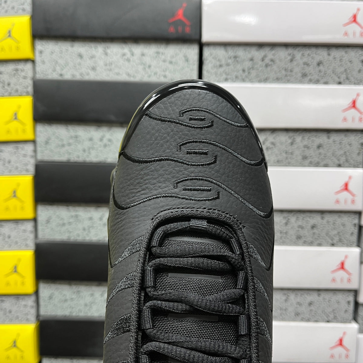 NIKE AIR MAX PLUS Triple BLACK