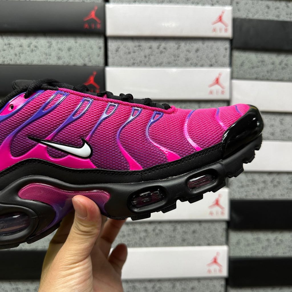 NIKE AIR MAX PLUS Rebellious Air Fireberry