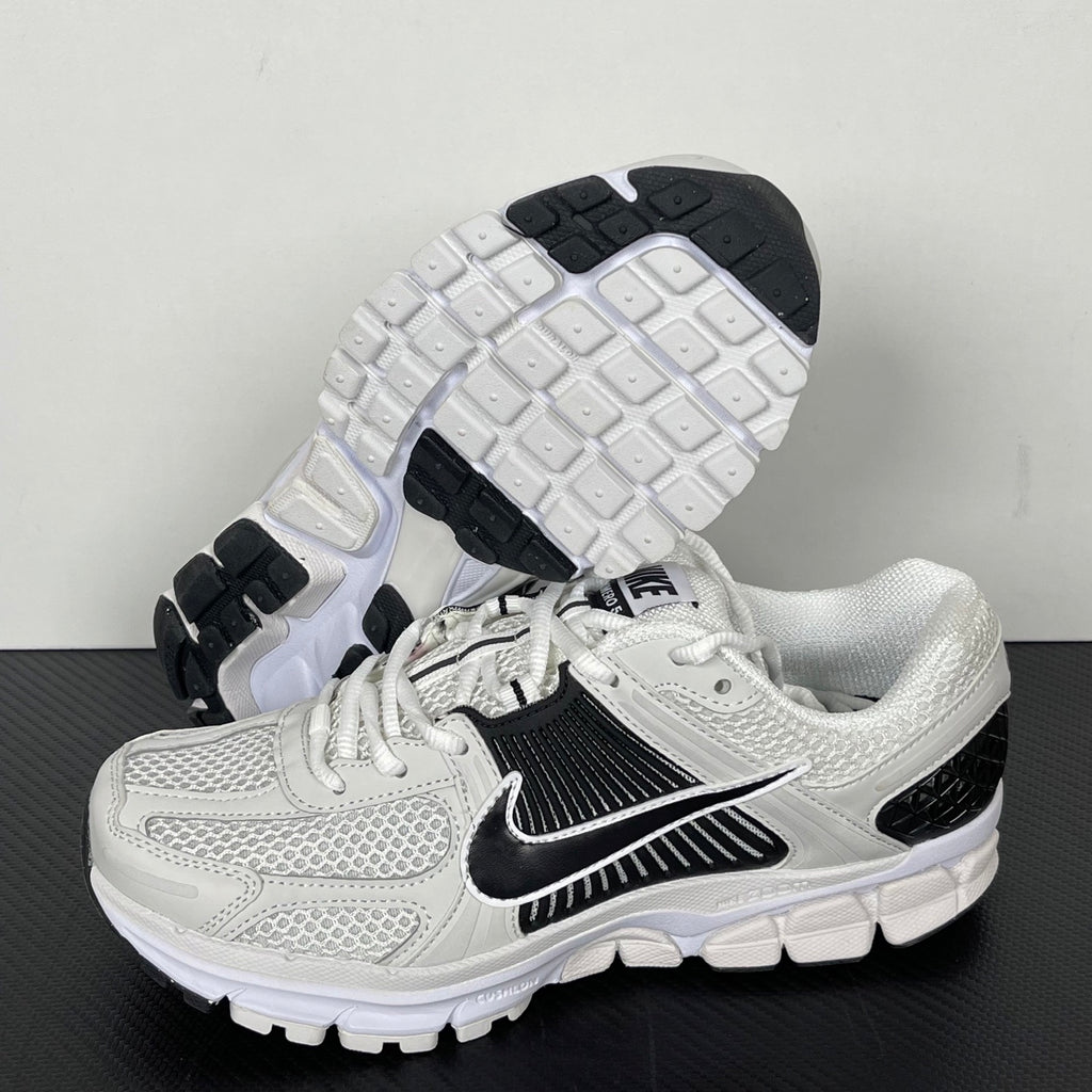 NIKE AIR ZOOM VOMERO 5 "White Black" "Panda"