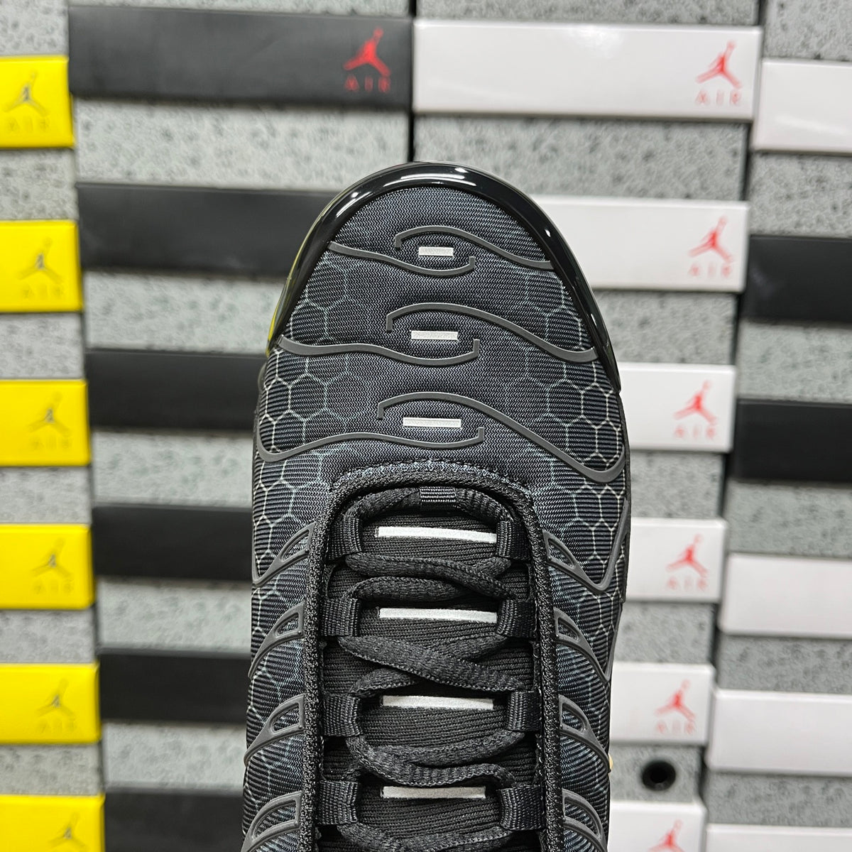 NIKE AIR MAX PLUS Black Honey