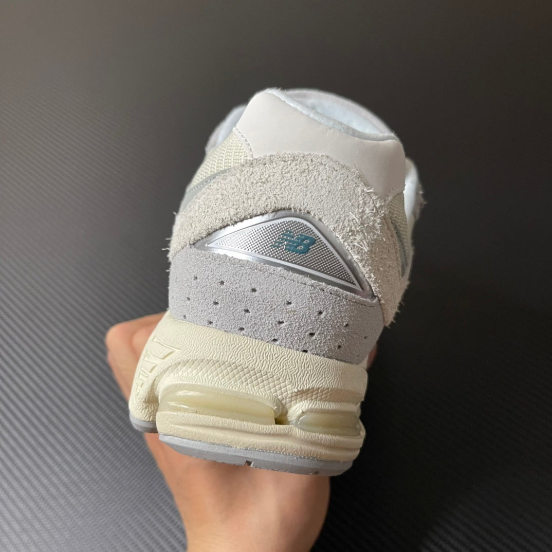 NEW BALANCE 2002R "Linen"