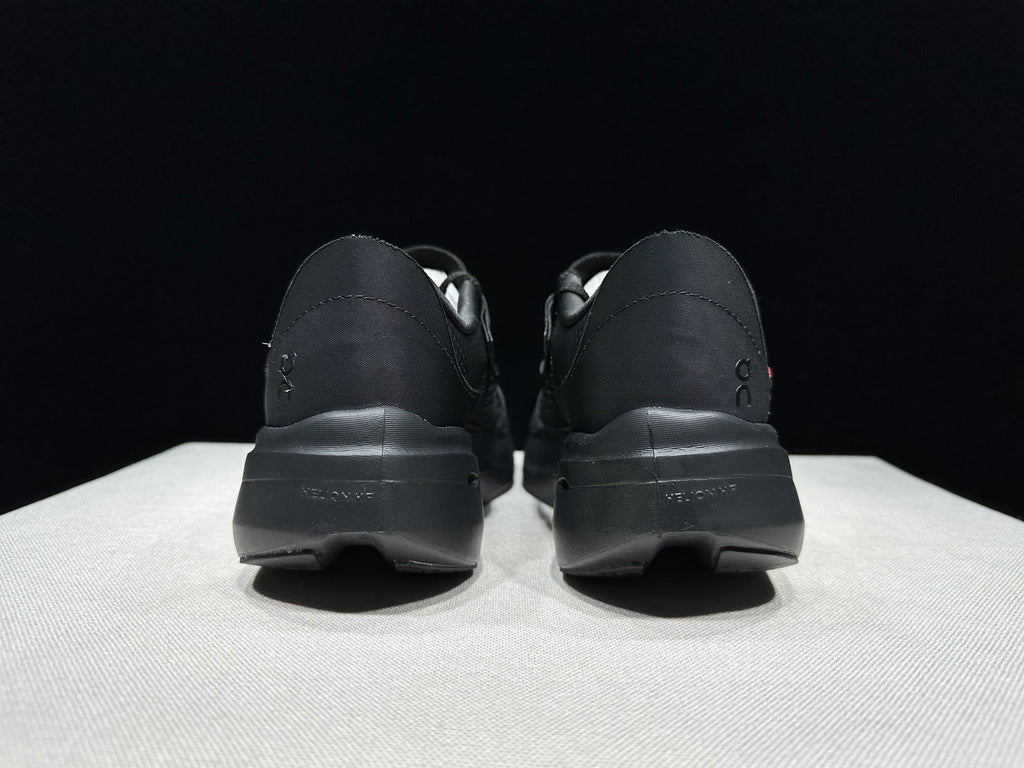 ON - CLOUDBOOM VOLT ALL BLACK