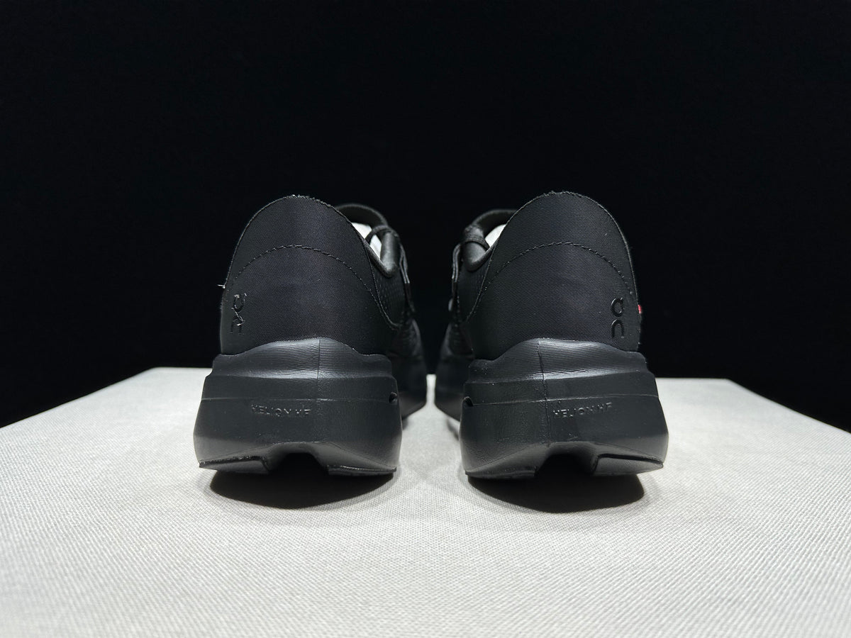 ON - CLOUDBOOM VOLT ALL BLACK