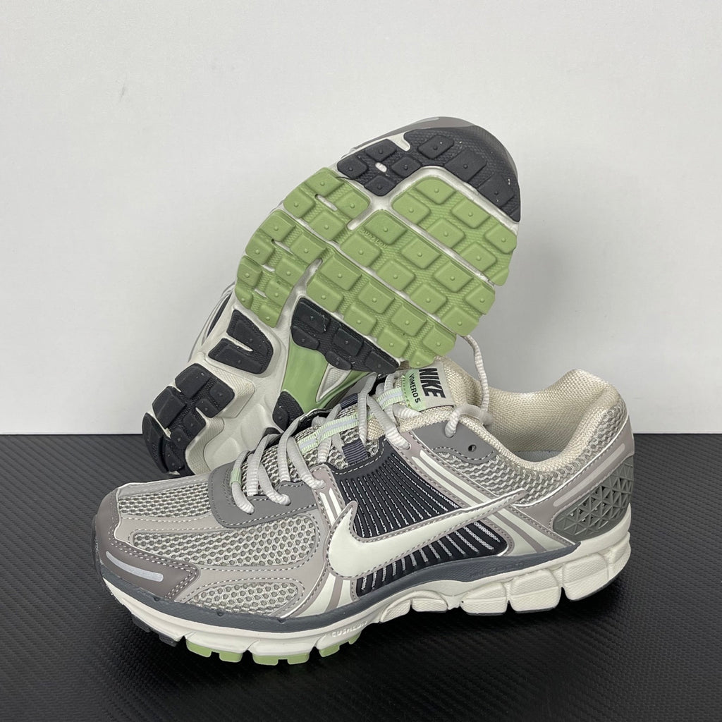 NIKE AIR ZOOM VOMERO 5 "Cobblestone / Flat Pewter"