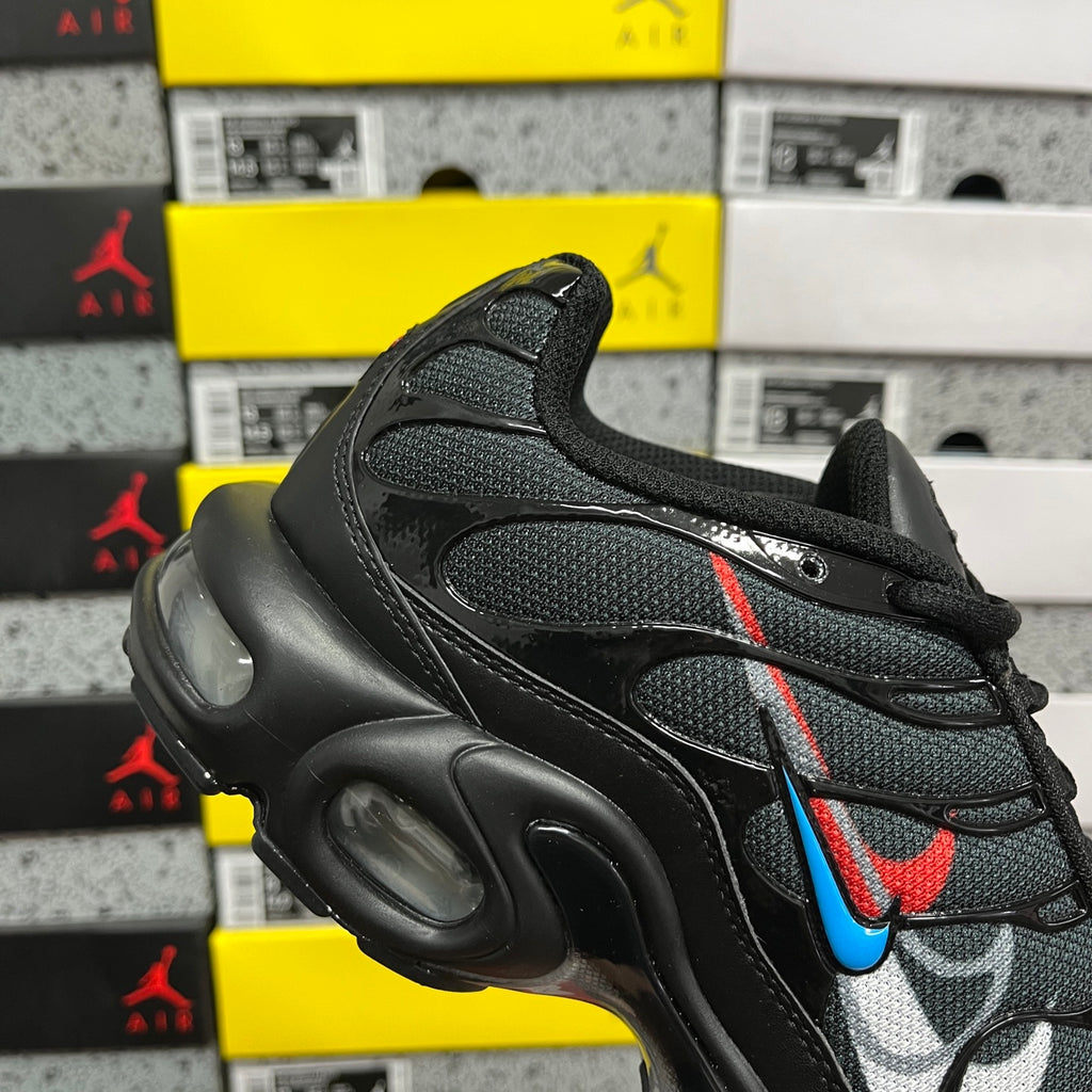NIKE AIR MAX PLUS Multi Swoosh Black Crimson