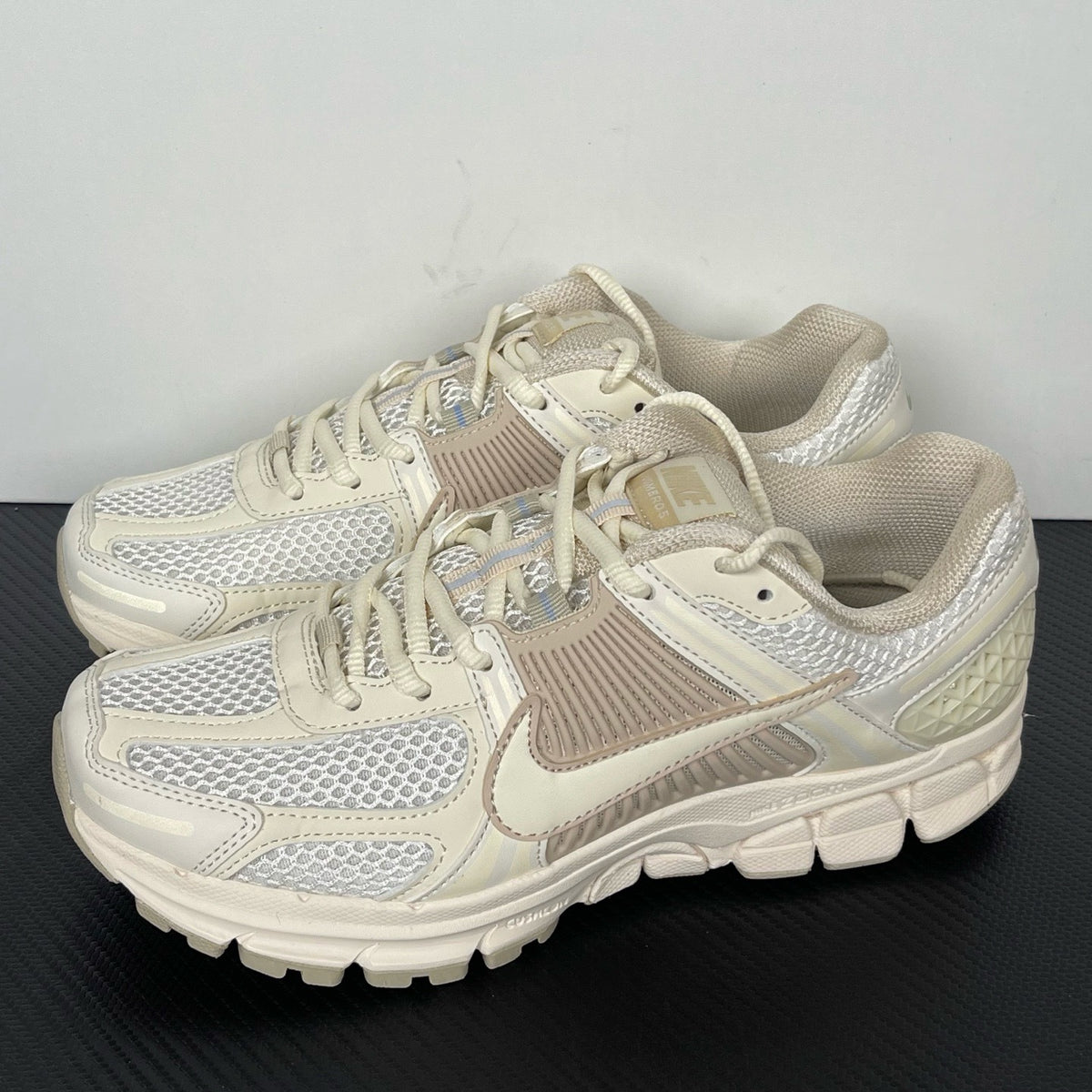 NIKE AIR ZOOM VOMERO 5  Sail / Light Orewood Brown