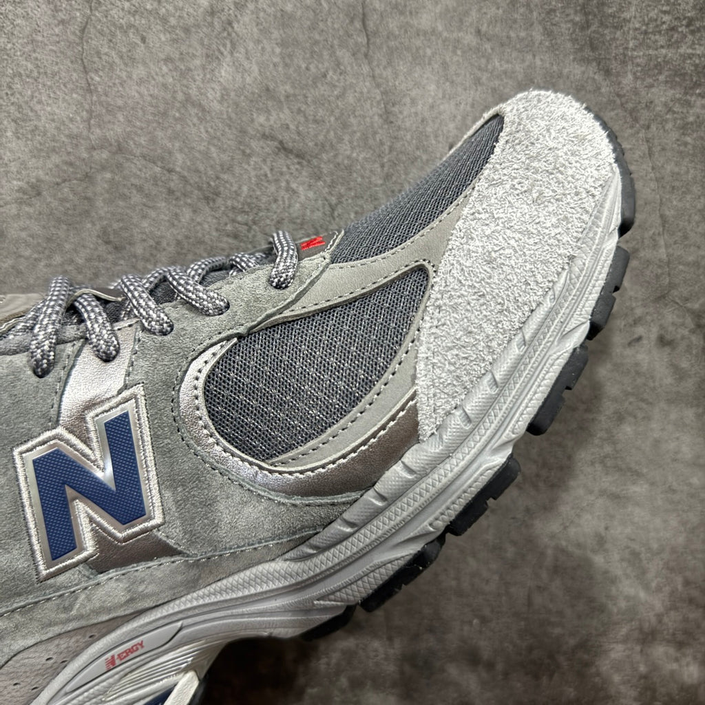 NEW BALANCE 2002R grey and indigo/navy