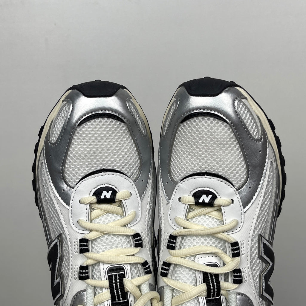 New Balance 204L Silver Metallic Black