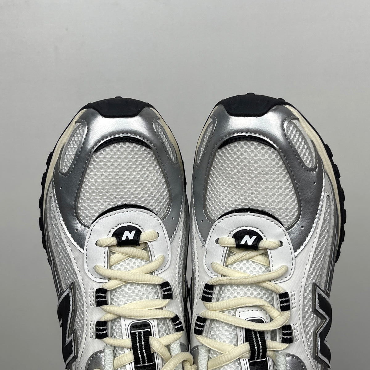 New Balance 204L Silver Metallic Black